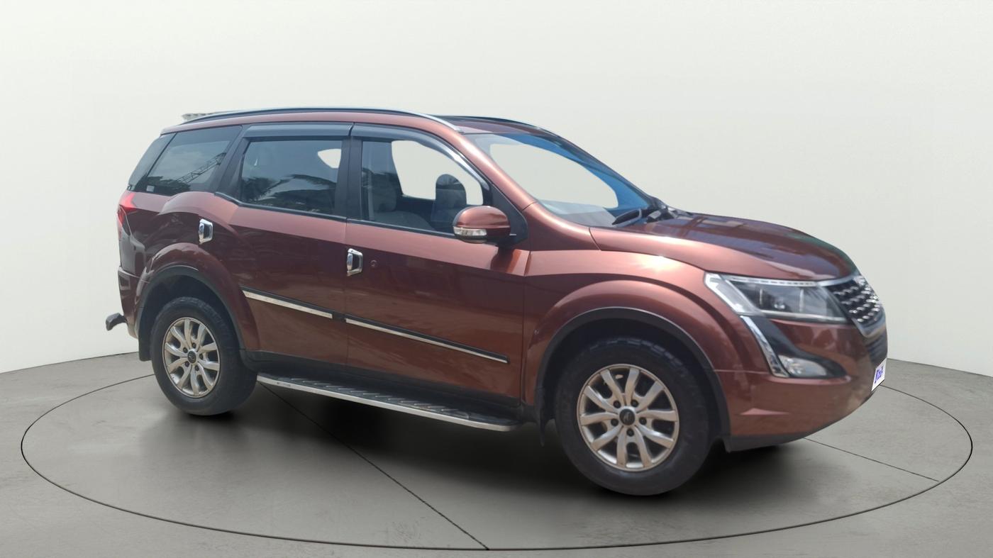 2019 Mahindra XUV500 W9, Diesel, Manual, 1,21,839 km, Right Front Diagonal