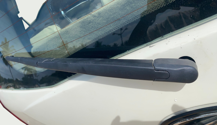 2015 Mahindra XUV500 W8, Diesel, Manual, 81,458 km, Rear Wiper