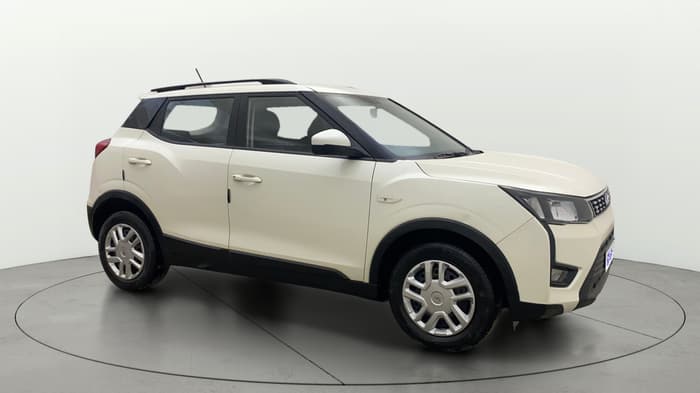 2020 Mahindra XUV300 W6 1.2 PETROL, Petrol, Manual, 99,172 km, Right Front Diagonal