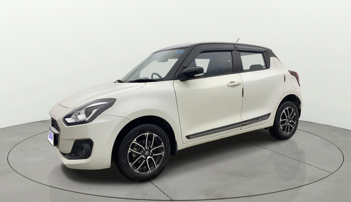 2023 Maruti Swift ZXI PLUS AMT DUAL TONE, Petrol, Automatic, 28,063 km, Left Front Diagonal