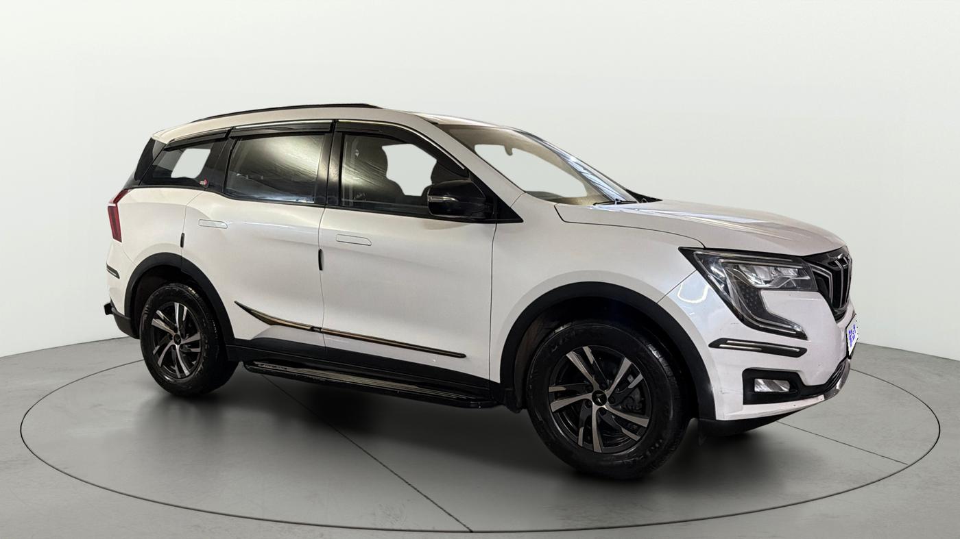 2024 Mahindra XUV700 AX 5 P MT 7 STR, Petrol, Manual, 39,411 km, Right Front Diagonal