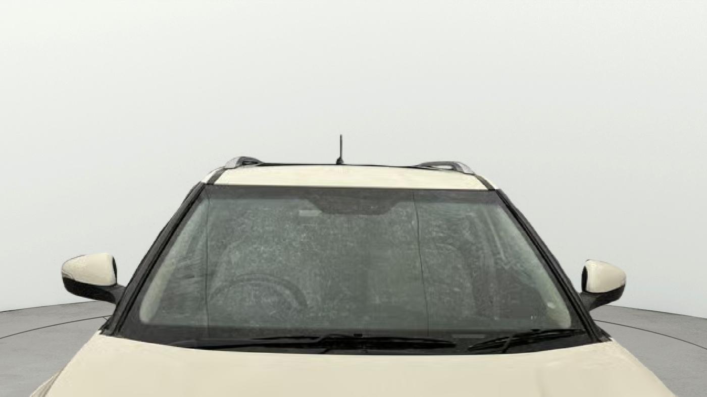 2019 Mahindra XUV300 W8 (O) 1.5 DIESEL, Diesel, Manual, 70,097 km, Front Windshield