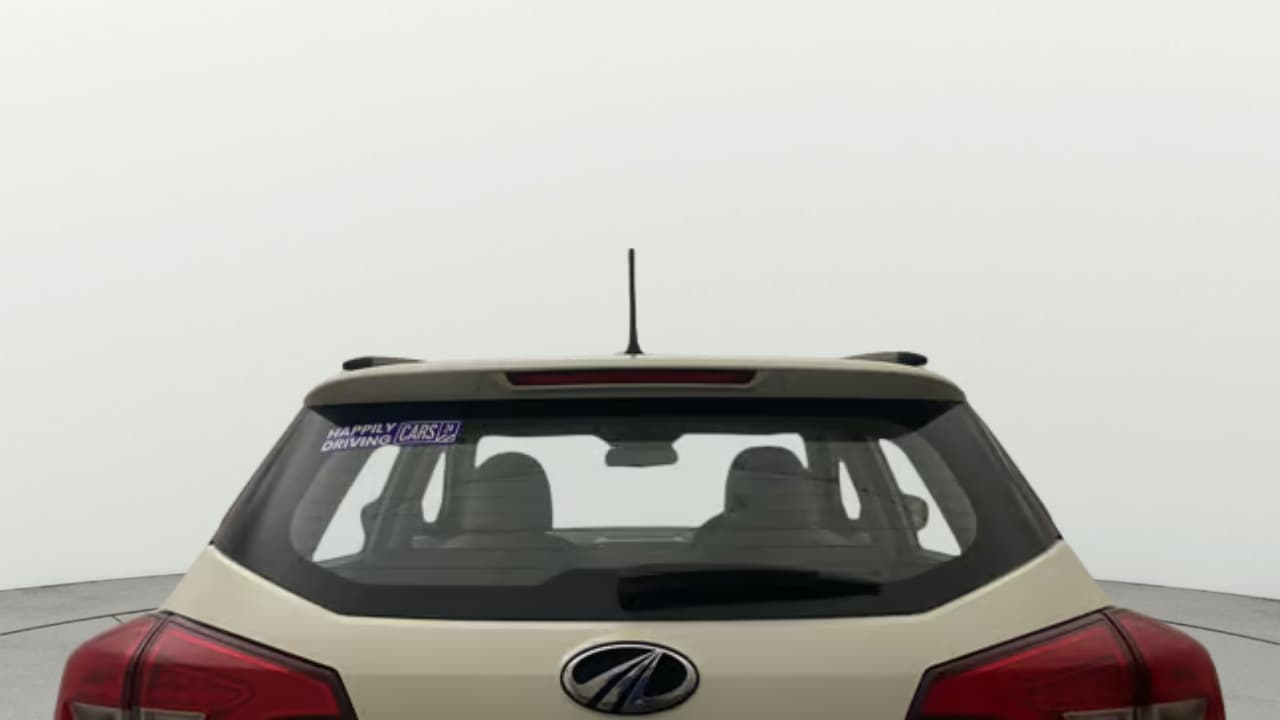2021 Mahindra XUV300 W8 (O) 1.5 DIESEL AMT, Diesel, Automatic, 1,23,050 km, Rear Windshield