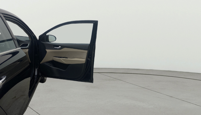 2018 Hyundai Verna 1.6 VTVT SX, Petrol, Manual, 91,155 km, RHS Front Door