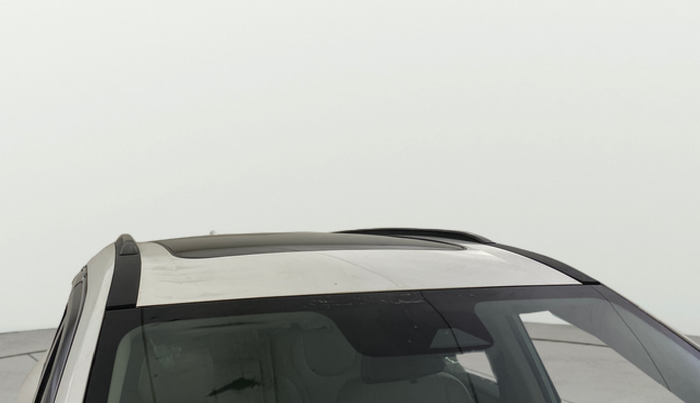 2021 Mahindra XUV700 AX 7 P AT 7 STR, Petrol, Automatic, 67,131 km, Roof