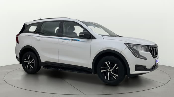 2022 Mahindra XUV700 MX P MT 5 STR, Petrol, Manual, 1,10,943 km, Right Front Diagonal