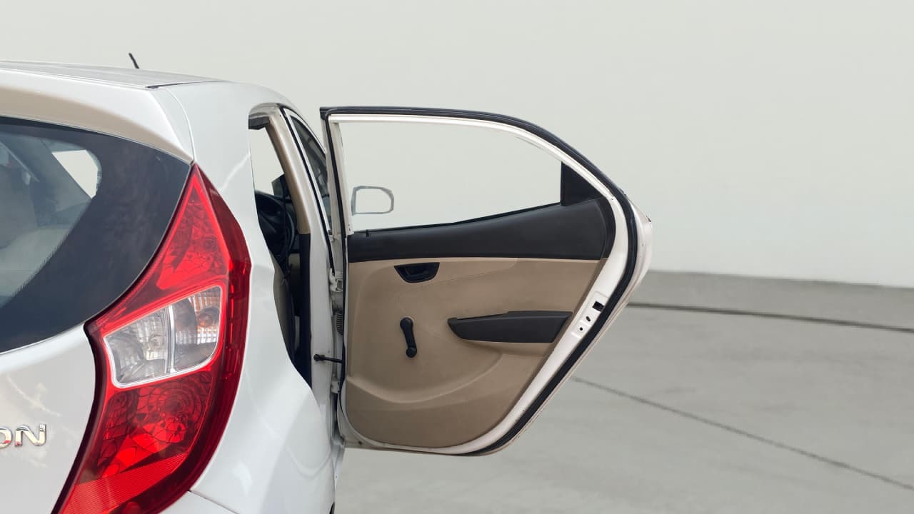 2014 Hyundai Eon MAGNA +, Petrol, Manual, 93,524 km, RHS Rear Door