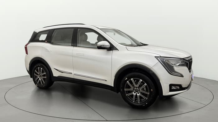 2023 Mahindra XUV700 AX 7 P MT 7 STR, Petrol, Manual, 9,614 km, Right Front Diagonal