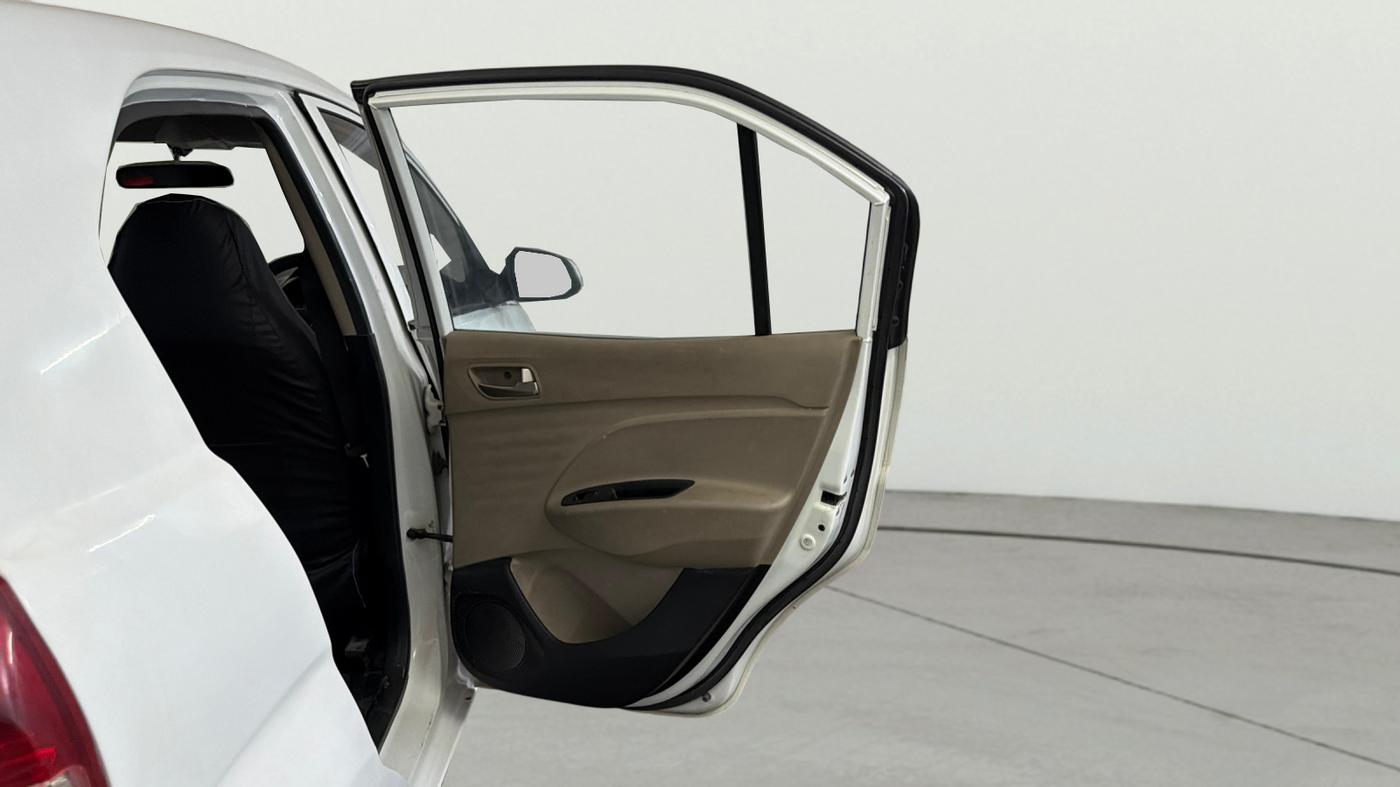 2019 Hyundai NEW SANTRO SPORTZ CNG, CNG, Manual, 79,405 km, RHS Rear Door