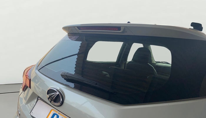 2019 Mahindra XUV300 W8 1.5 DIESEL, Diesel, Manual, 1,33,882 km, Rear Wiper