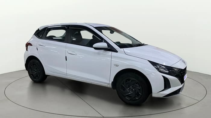 2025 Hyundai NEW I20 MAGNA 1.2 MT, Petrol, Manual, 7,033 km, Right Front Diagonal