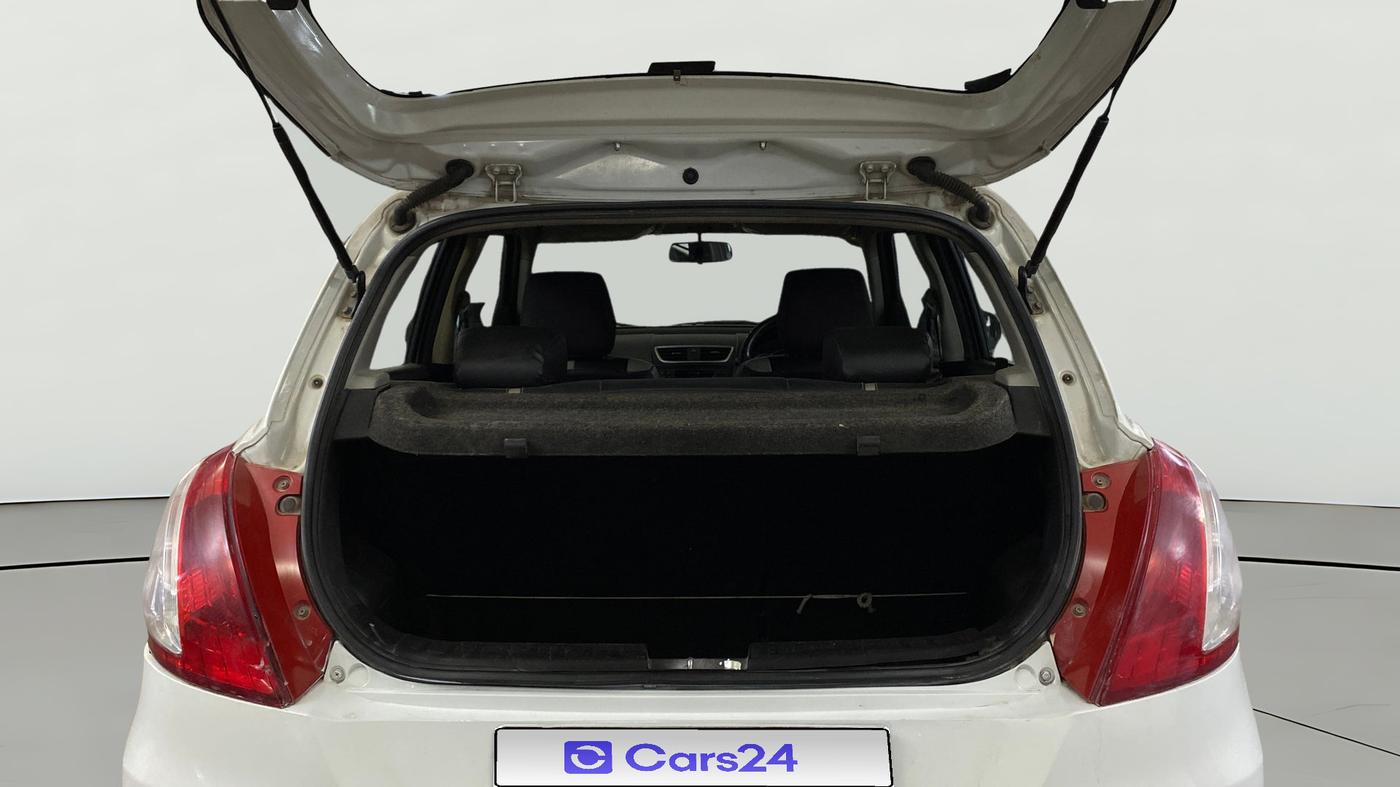 2015 Maruti Swift VXI, Petrol, Manual, 1,06,754 km, Boot Open Zoomed View