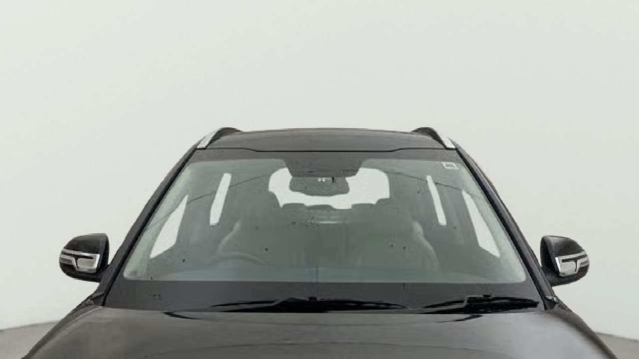 2022 KIA CARENS LUXURY PLUS 1.5 DIESEL AT 7 STR, Diesel, Automatic, 1,04,223 km, Front Windshield