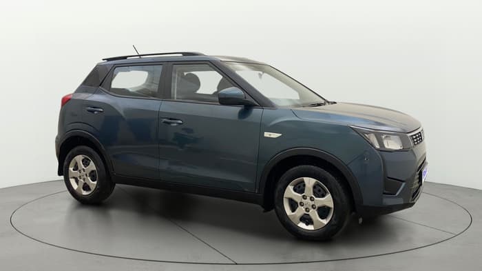 2023 Mahindra XUV300 W6 1.2 PETROL AMT, Petrol, Automatic, 16,104 km, Right Front Diagonal