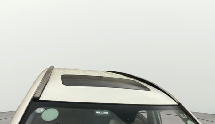 2020 Mahindra XUV500 W9 AT, Diesel, Automatic, 1,21,378 km, Roof