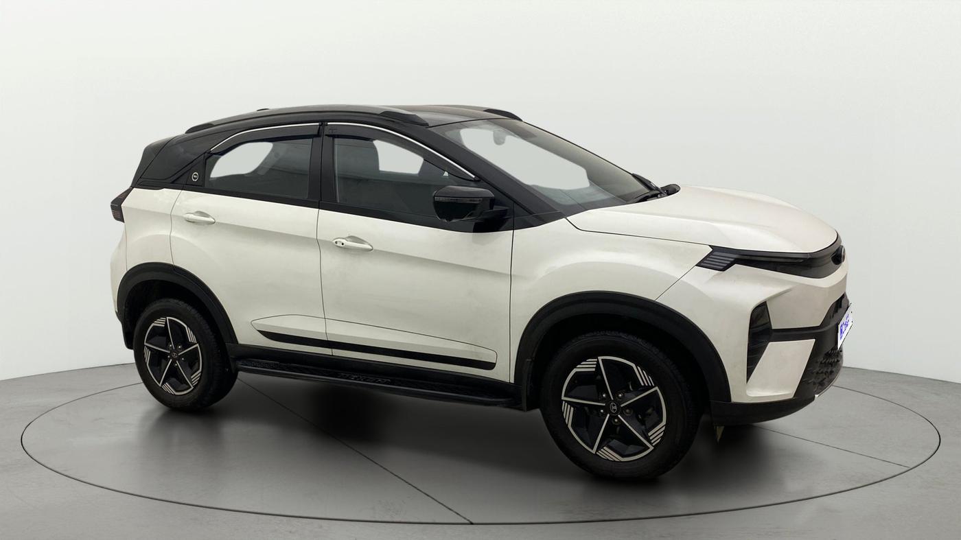 2024 Tata NEXON FEARLESS + SUNROOF DCA DUAL TONE 1.2 PETROL, Petrol, Automatic, 12,643 km, Right Front Diagonal