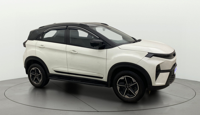 2024 Tata NEXON FEARLESS + SUNROOF DCA DUAL TONE 1.2 PETROL, Petrol, Automatic, 12,643 km, Right Front Diagonal