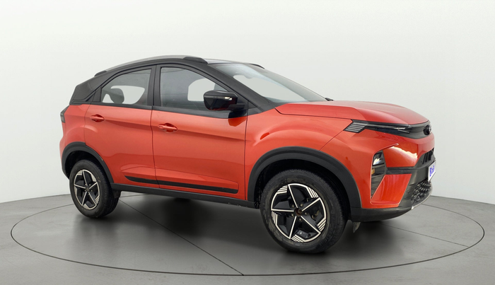 2023 Tata NEXON FEARLESS + SUNROOF AMT DUAL TONE 1.5 DIESEL, Diesel, Automatic, 15,482 km, Right Front Diagonal