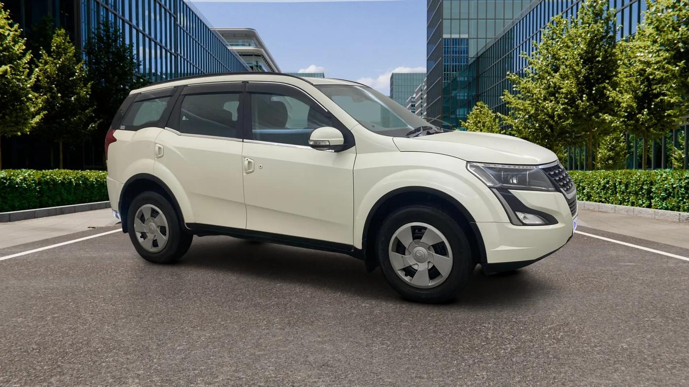 2020 Mahindra XUV500 W7, Diesel, Manual, 62,010 km, Right Front Diagonal