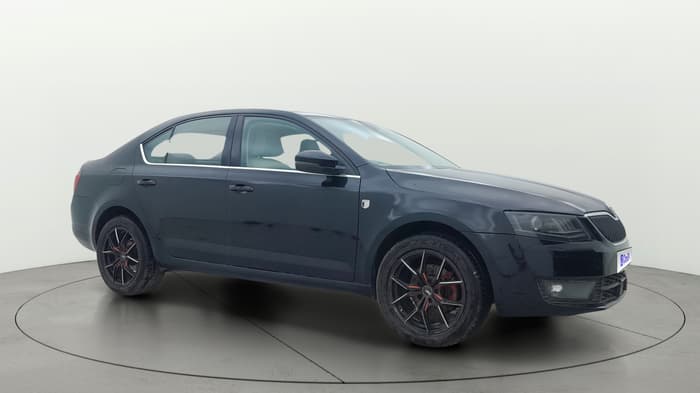 2013 Skoda Octavia ELEGANCE 2.0 TDI AT, Diesel, Automatic, 1,05,095 km, Right Front Diagonal