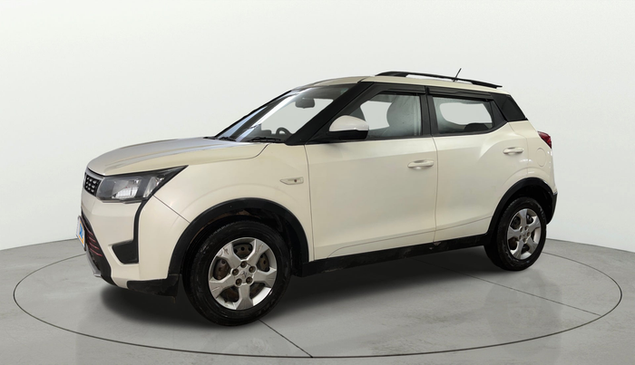 2022 Mahindra XUV300 W6 1.2 PETROL AMT, Petrol, Automatic, 89,973 km, Left Front Diagonal