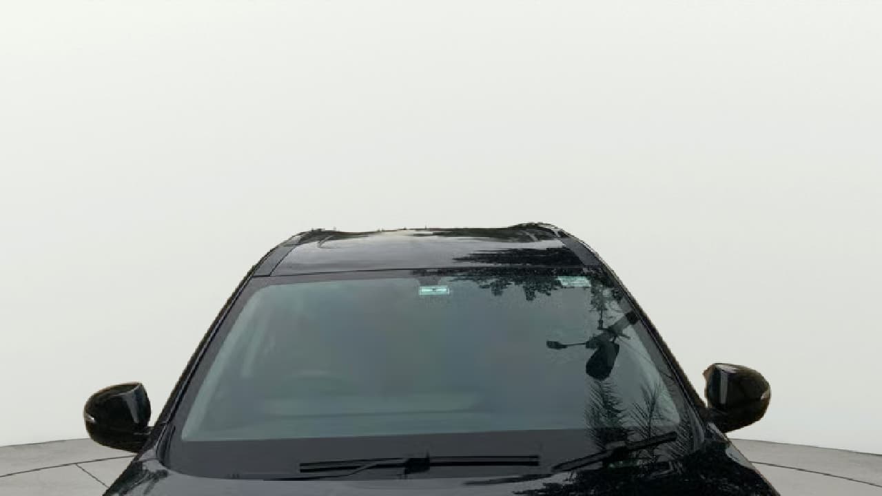 2024 Mahindra XUV700 AX 5 D AT 7 STR, Diesel, Automatic, 27,613 km, Front Windshield