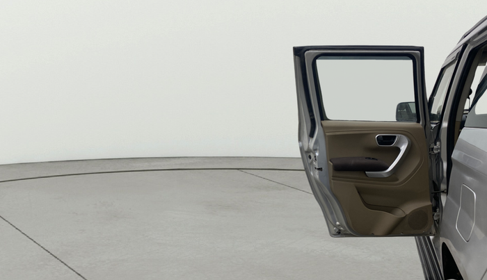 2017 Mahindra TUV300 T8, Diesel, Manual, 70,081 km, LHS Rear Door