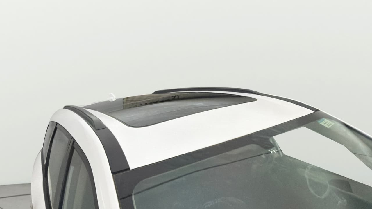 2025 Mahindra XUV700 AX 5 P AT 5 STR, Petrol, Automatic, 3,138 km, Roof