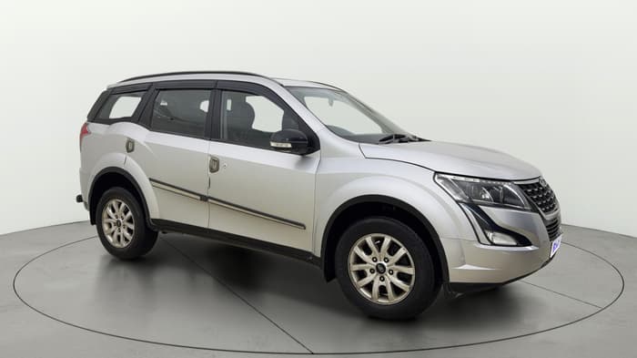 2019 Mahindra XUV500 W9, Diesel, Manual, 1,02,442 km, Right Front Diagonal