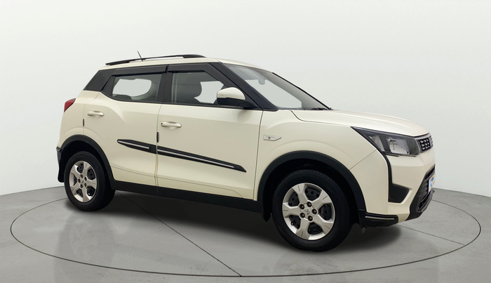 2023 Mahindra XUV300 W6 1.2 PETROL AMT, Petrol, Automatic, 15,464 km, Right Front Diagonal