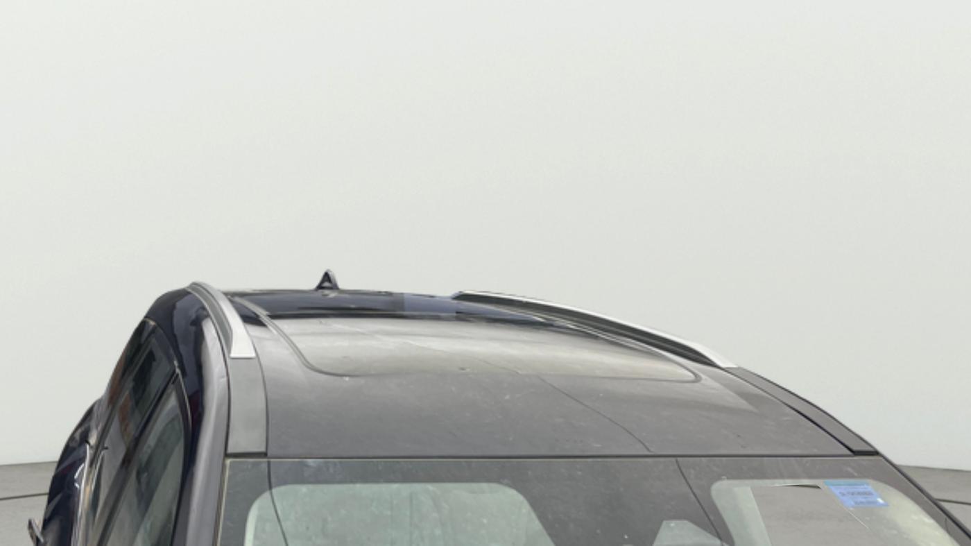 2022 Mahindra XUV700 AX 7 LUXURY P AT 7 STR, Petrol, Automatic, 20,821 km, Roof