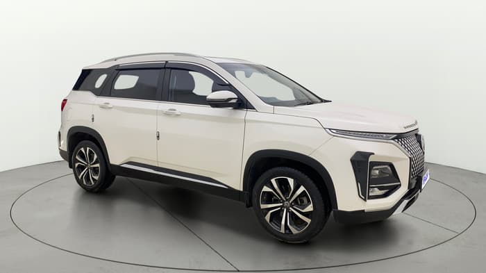 2024 MG HECTOR PLUS SHARP PRO 1.5 TURBO MT 7 STR, Petrol, Manual, 11,010 km, Right Front Diagonal