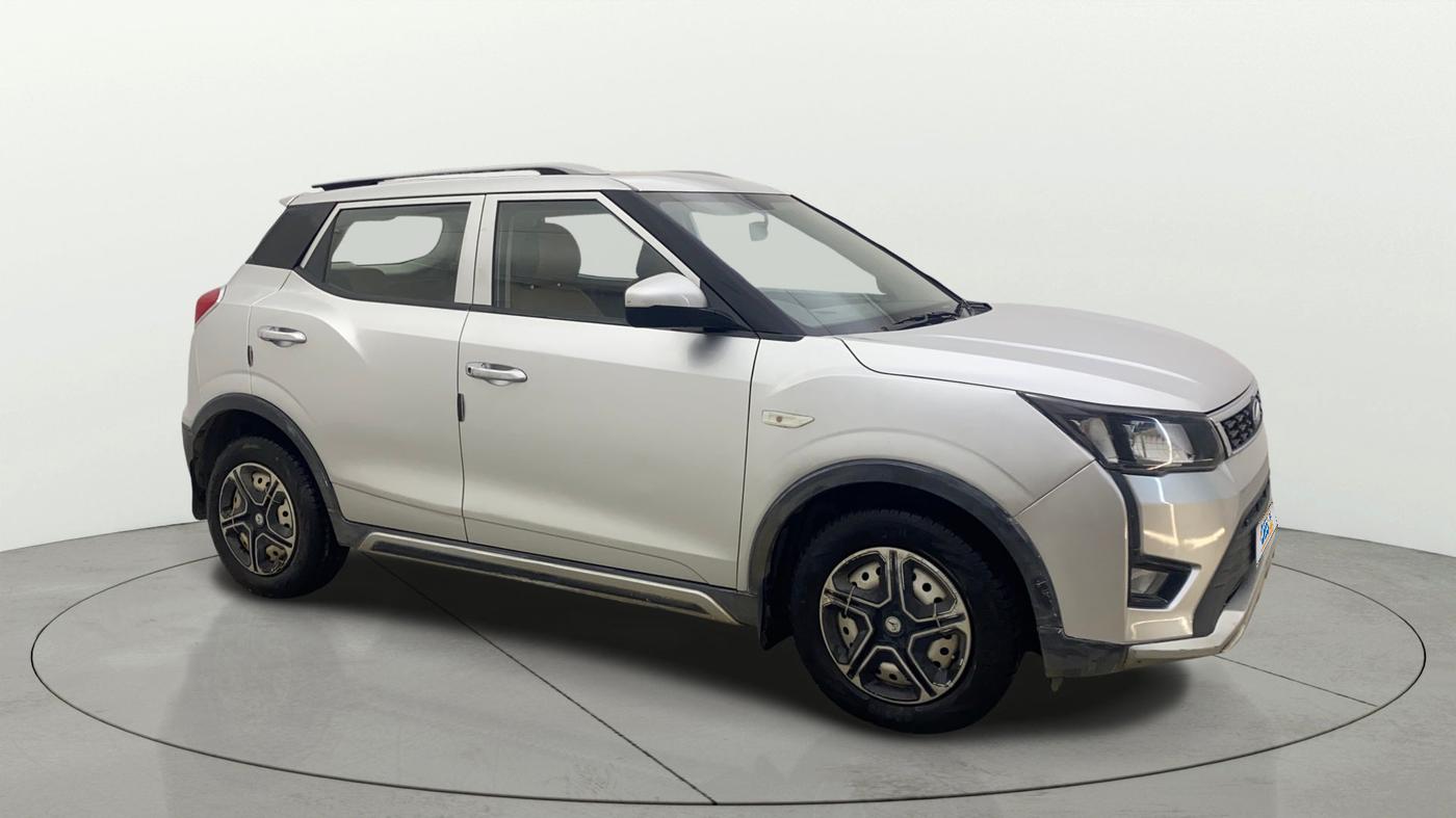 2019 Mahindra XUV300 W4 1.2 PETROL, Petrol, Manual, 76,449 km, Right Front Diagonal