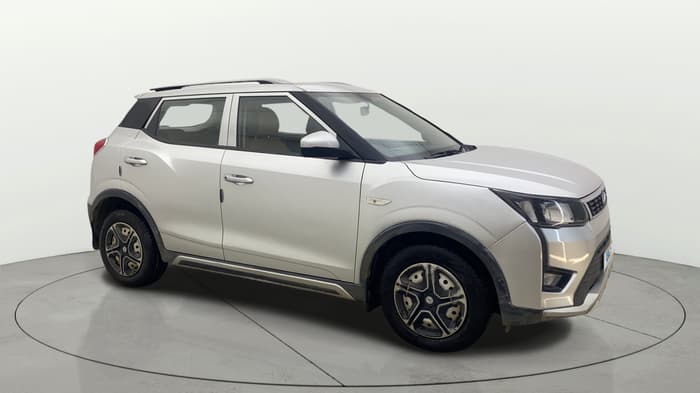 2019 Mahindra XUV300 W4 1.2 PETROL, Petrol, Manual, 76,645 km, Right Front Diagonal