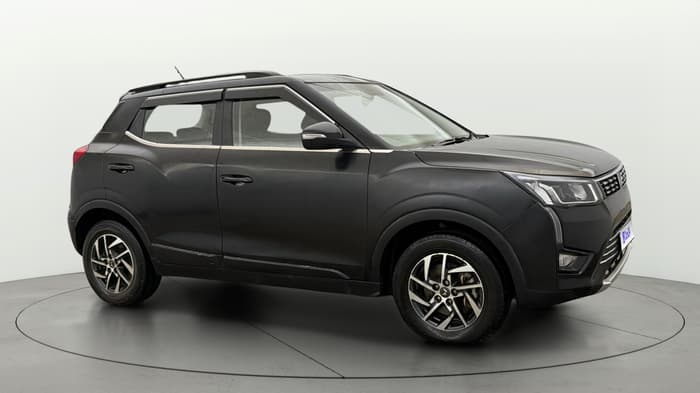 2023 Mahindra XUV300 W8 (O) 1.2 PETROL, Petrol, Manual, 48,372 km, Right Front Diagonal