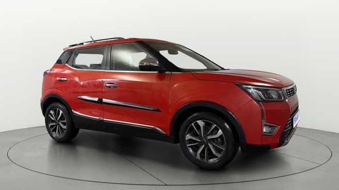 2019 Mahindra XUV300 W8 (O) 1.2 PETROL, Petrol, Manual, 1,20,210 km, Right Front Diagonal