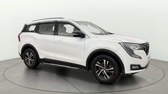 2022 Mahindra XUV700 AX 5 P MT 7 STR, Petrol, Manual, 70,625 km, Right Front Diagonal