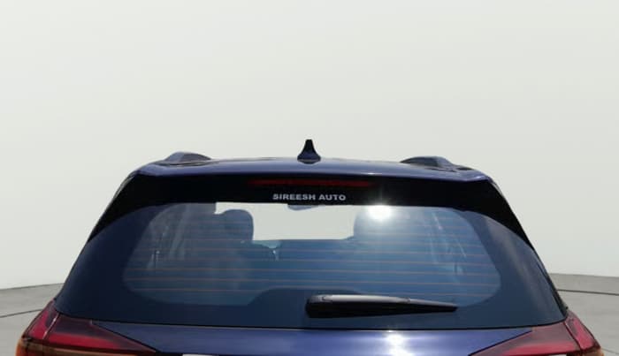 2022 Mahindra XUV700 AX 5 P AT 5 STR, Petrol, Automatic, 34,044 km, Rear Windshield