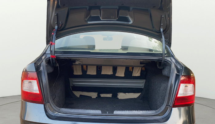 2017 Skoda Rapid AMBITION 1.5 TDI AT, Diesel, Automatic, 86,305 km, Boot Open Zoomed View