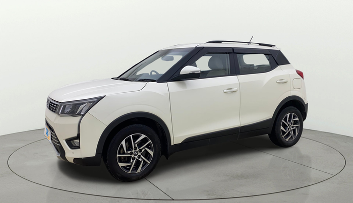 2023 Mahindra XUV300 W8 (O) 1.5 DIESEL AMT, Diesel, Automatic, 90,866 km, Left Front Diagonal
