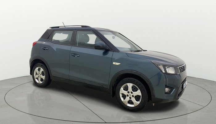 2023 Mahindra XUV300 W6 1.2 PETROL AMT, Petrol, Automatic, 27,860 km, Right Front Diagonal