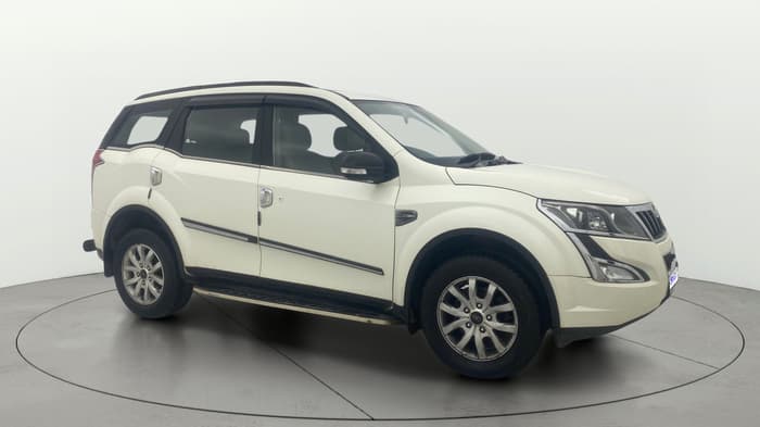 2015 Mahindra XUV500 W10 AWD, Diesel, Manual, 1,08,006 km, Right Front Diagonal