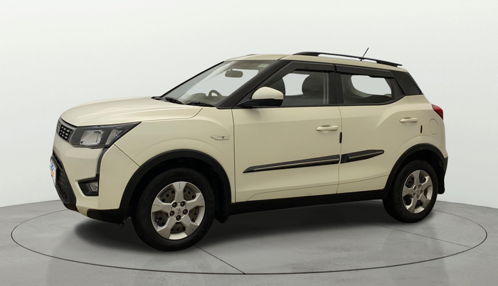 2023 Mahindra XUV300 W6 1.5 DIESEL AMT, Diesel, Automatic, 66,030 km, Left Front Diagonal