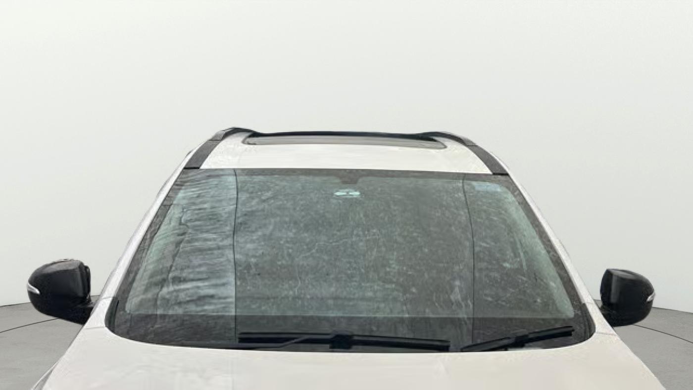 2023 Mahindra XUV700 AX 5 P AT 5 STR, Petrol, Automatic, 11,182 km, Front Windshield