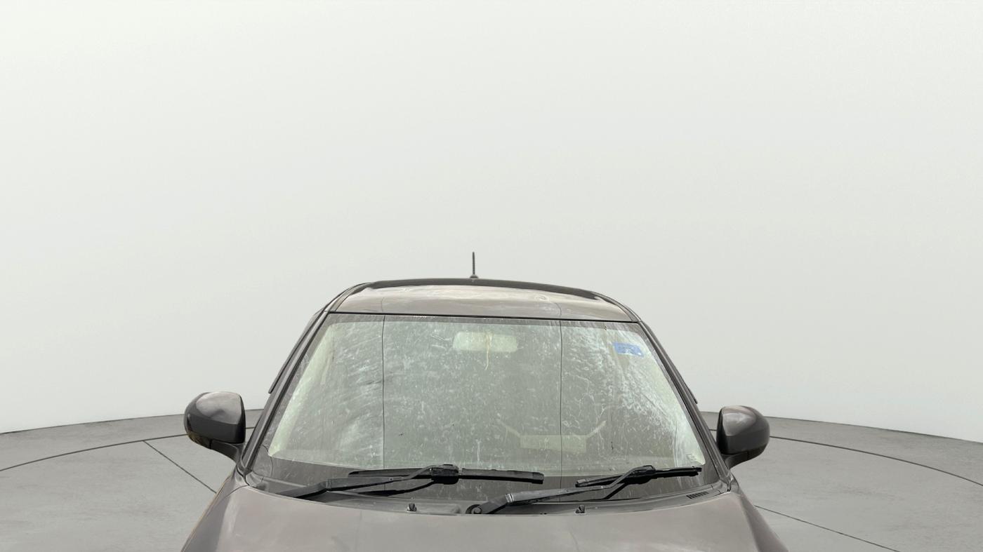 2017 Maruti Swift LXI, CNG, Manual, 71,407 km, Front Windshield