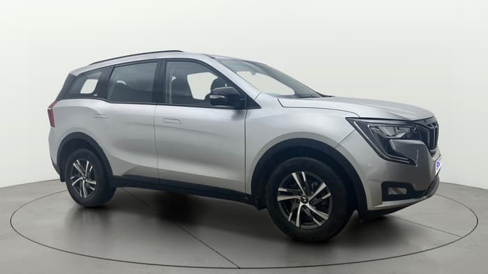 2022 Mahindra XUV700 AX 5 P AT 5 STR, Petrol, Automatic, 32,497 km, Right Front Diagonal