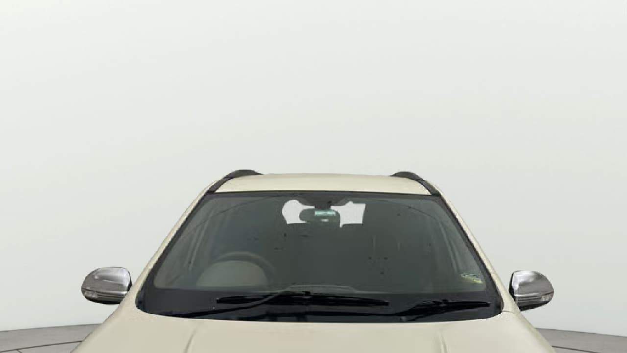2014 Mahindra XUV500 W8, Diesel, Manual, 99,805 km, Front Windshield