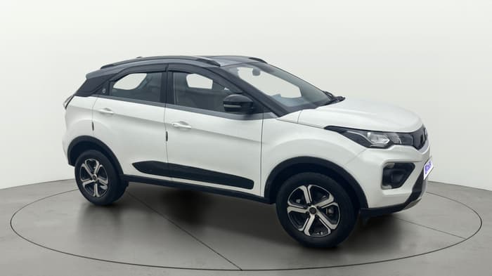 2023 Tata NEXON XZ PLUS LUXURY SUNROOF PETROL, Petrol, Manual, 31,805 km, Right Front Diagonal