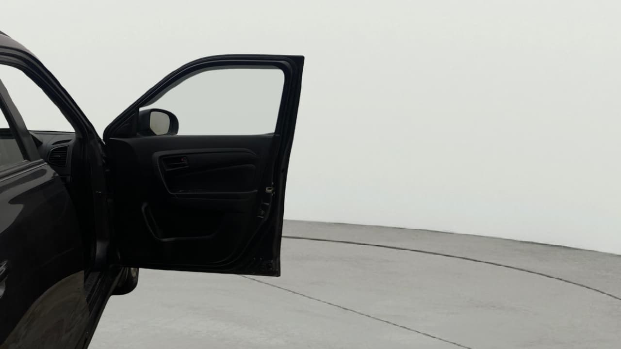 2022 Maruti Vitara Brezza VXI AT SHVS, Petrol, Automatic, 78,873 km, RHS Front Door