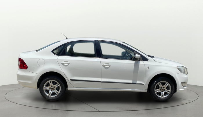 2013 Skoda Rapid AMBITION 1.6 MPI AT, Petrol, Automatic, 76,221 km, Right Side View
